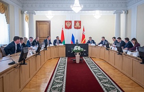 О встрече Губернатора Смоленской области Василия Анохина с Чрезвычайным и Полномочным Послом Республики Беларусь в РФ Дмитрием Крутым.